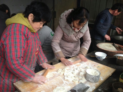 飼料顆粒機(jī)廠家吉姆克家人一起包餃子過(guò)暖暖冬至