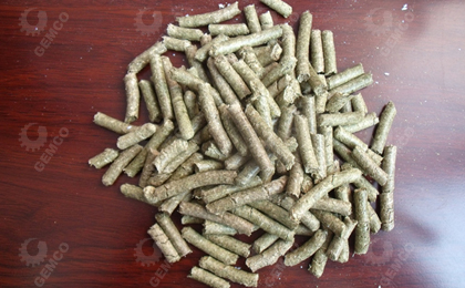 玉米秸稈飼料顆粒機(jī)所壓制的顆粒 玉米秸稈飼料顆粒機(jī)所壓制的顆粒