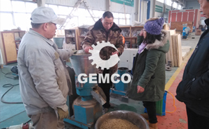 豬飼料秸稈顆粒機(jī)哪家好??周口客戶:吉姆克最贊! 豬飼料秸稈顆粒機(jī)哪家好??周口客戶:吉姆克最贊!